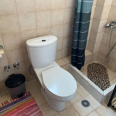 Feels Like * Maniákoi