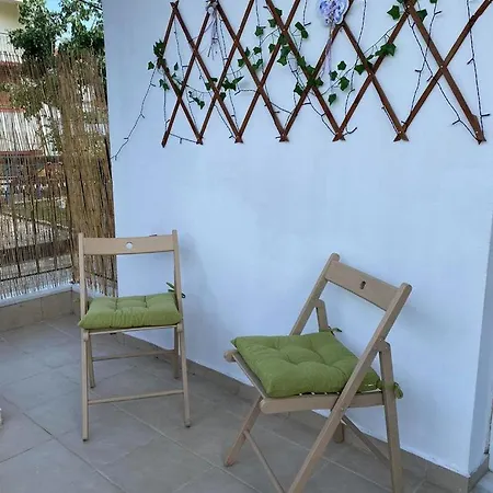 Daire Feels Like Maniákoi