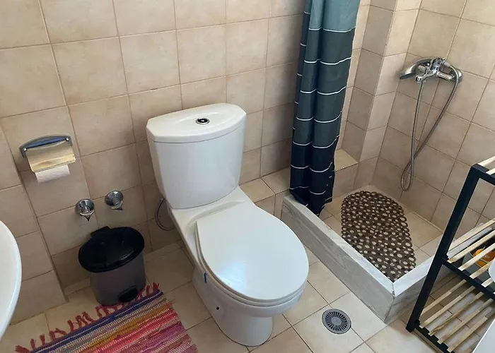 Feels Like * Maniákoi